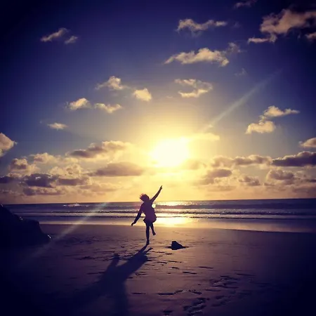 بيت شباب International Surf Camp Only Surf *