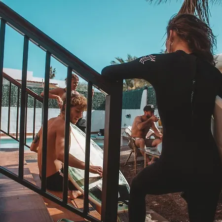 بيت شباب International Surf Camp Only Surf