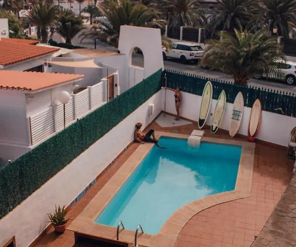 بيت شباب International Surf Camp Only Surf