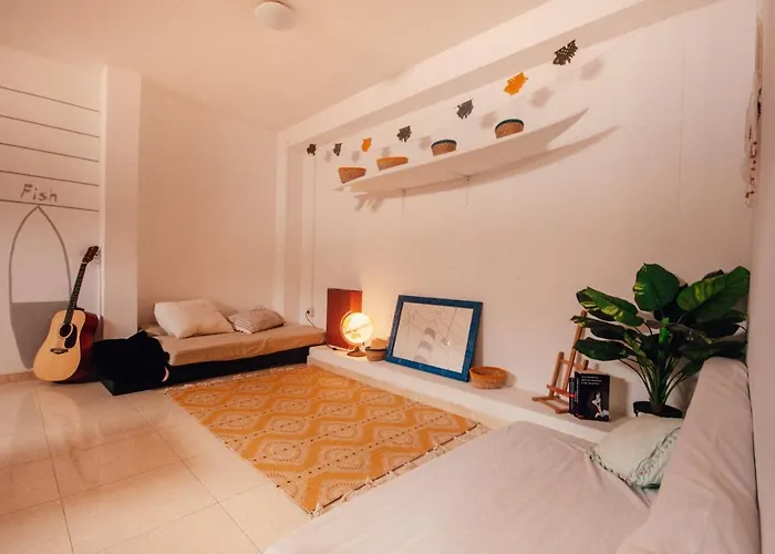 بيت شباب International Surf Camp Only Surf