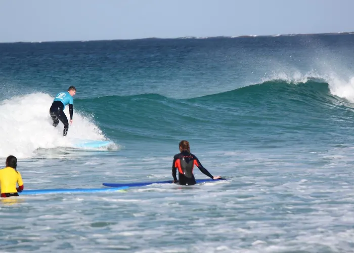 بيت شباب International Surf Camp Only Surf *