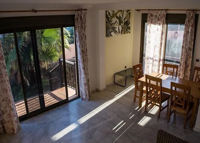 International Surf Camp Only Surf بيت شباب كوراليهو