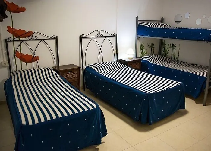 بيت شباب International Surf Camp Only Surf *