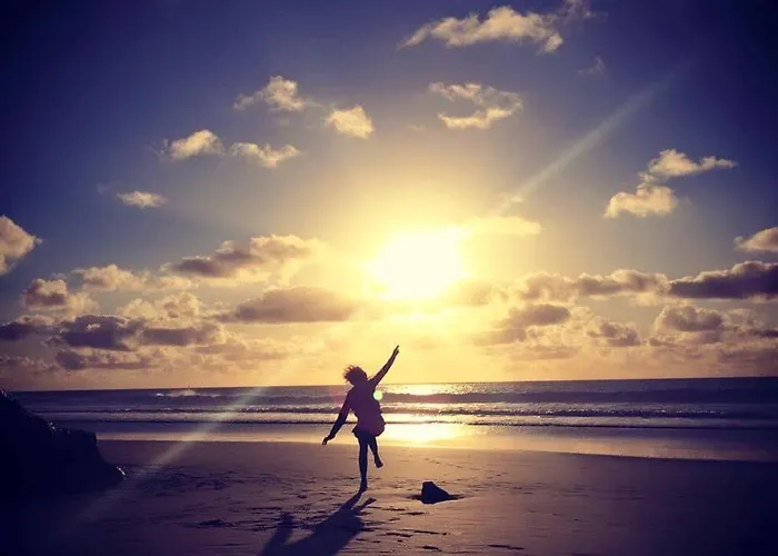 بيت شباب International Surf Camp Only Surf *