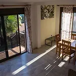 International Surf Camp Only Surf Hostel Κοραλέχο