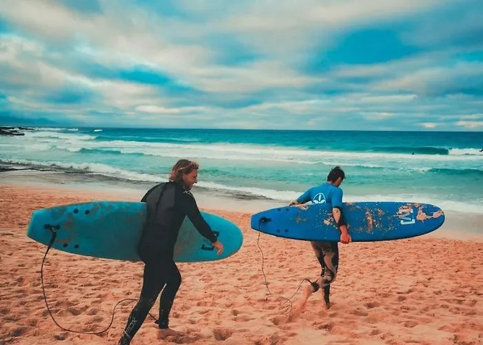 אכסניה International Surf Camp Only Surf *