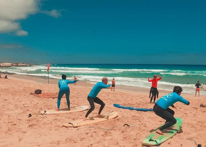 אכסניה International Surf Camp Only Surf