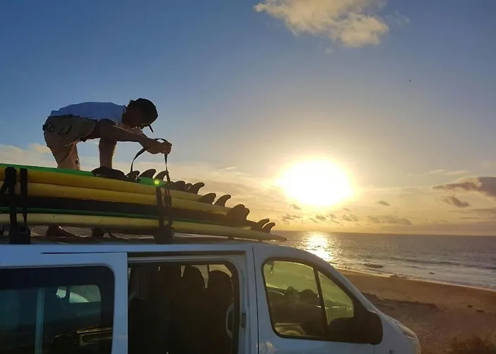 אכסניה International Surf Camp Only Surf *